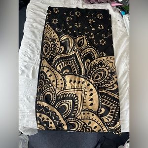 AMAZON Black and Gold Tapestry